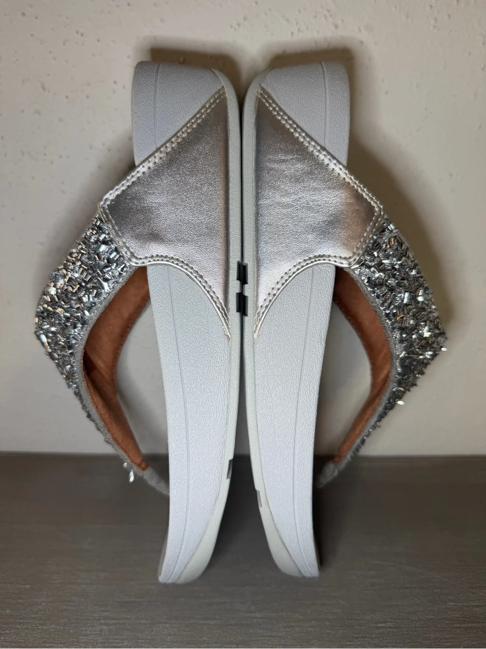 FitFlop Fleur Silver/Pewter Flower Comfort Wedge Flip Flop Thong Sandals US 8